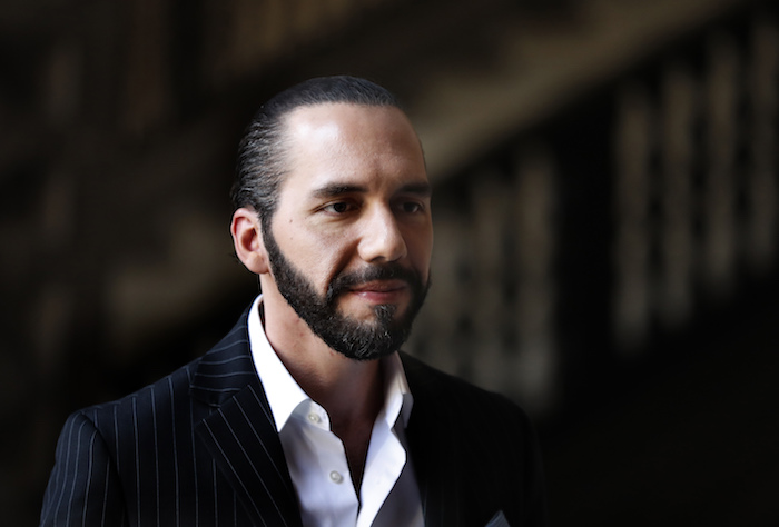 El Presidente de El Salvador, Nayib Bukele, habla a la prensa en el Palacio Nacional de México, después de una reunión con su homólogo Andrés Manuel López Obrador en la Ciudad de México, el 12 de marzo de 2019.