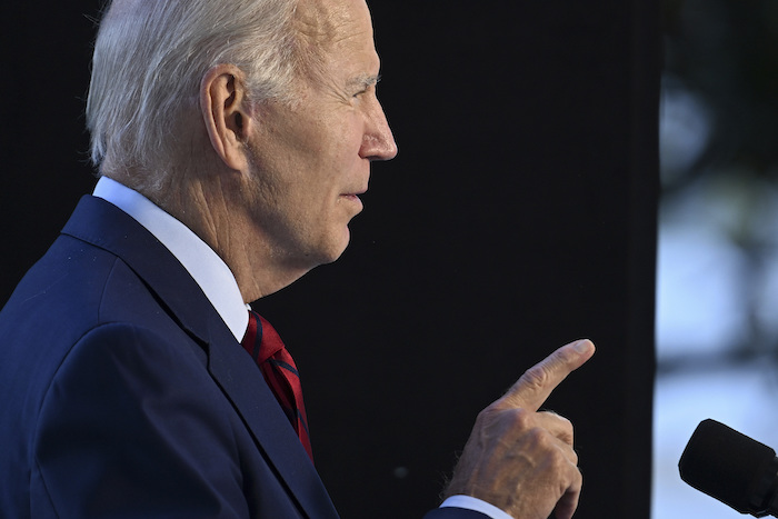 El Presidente Joe Biden habla el lunes 1 de agosto de 2022 en la Casa Blanca, en Washington, D.C.