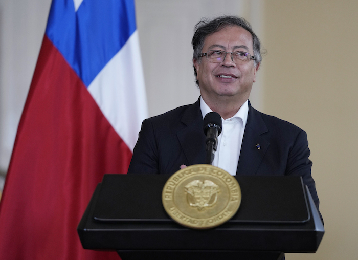 El Presidente de Colombia, Gustavo Petro, da una conferencia de prensa conjunta con el Presidente de Chile, Gabriel Boric, en el Palacio Presidencial de Nariño en Bogotá, Colombia, el lunes 8 de agosto de 2022.