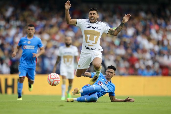 Pumas salió en el complemento con el afán de recortar la diferencia y estuvo cerca a los 52 con un intento del argentino Eduardo Salvio y a los 56 con remate de cabeza de Diogo que se fue desviado.