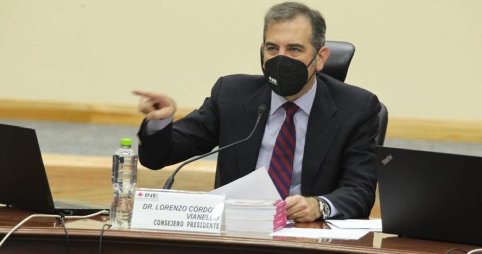 Lorenzo Córdova Vianello, Consejero presidente del Instituto Nacional Electoral (INE), en la sesión extraordinaria del Consejo General.