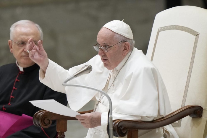 El Papa Francisco pronuncia su mensaje durante la audiencia general semanal en el Vaticano, el miércoles 10 de agosto de 2022.