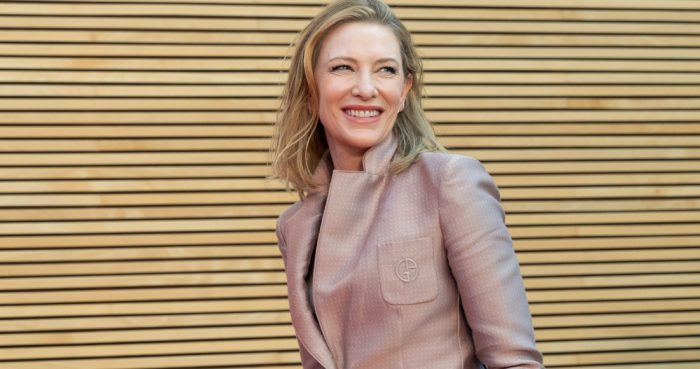 La actriz australiana Cate Blanchett posa al llegar a una conferencia de prensa previa a los Premios Goya del cine español, en el Palau de les Arts en Valencia, España, el sábado 12 de febrero de 2022. Blanchett es reconocida este año con el Goya Internacional.