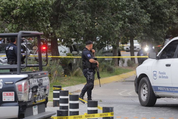 Autoridades de diferentes niveles, trabajaron y custodiaron la zona donde se registró una balacera entre civiles armados y unos escoltas que custodiaban a una persona, que dejó como saldo cinco personas lesionadas y una mas fallecida.