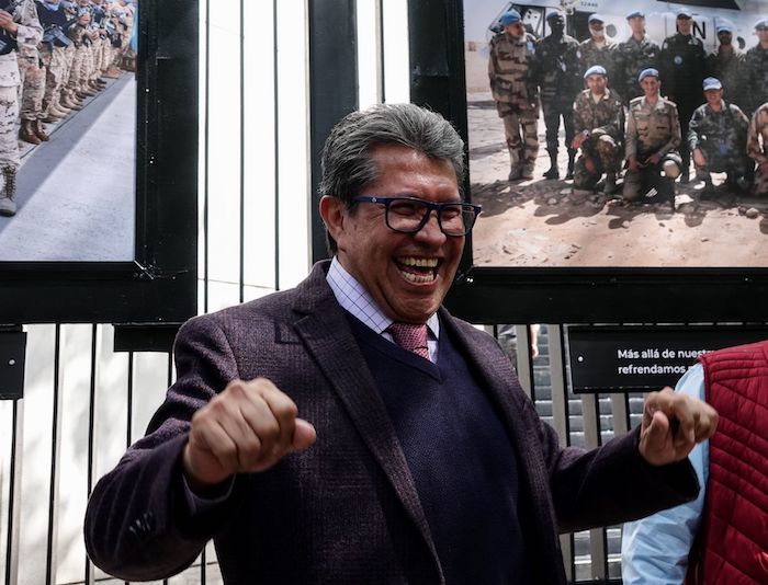 Ricardo Monreal, presidente de la Junta de Coordinación Política del Senado (Jucopo), durante la inauguración de la exposición fotográfica Ejército y Fuerza Aérea, más cerca de ti” en el Senado de la República.