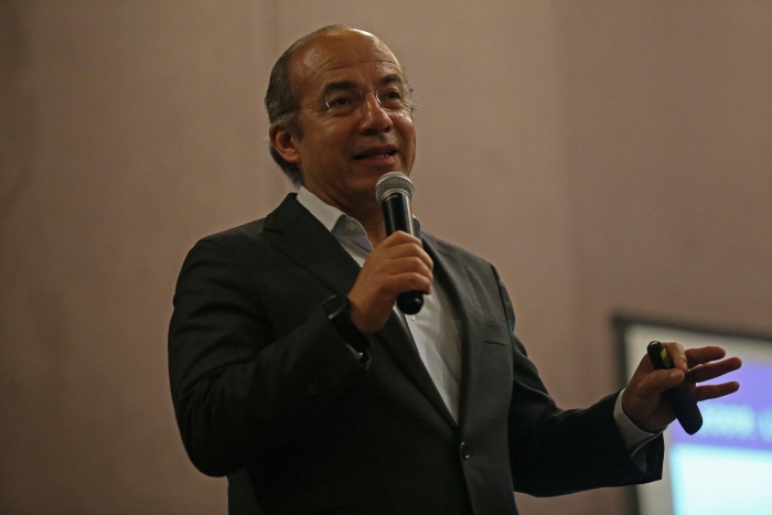 En esta imagen del 2019, el expresidente mexicano, Felipe Calderón Hinojosa, ofrece una conferencia.