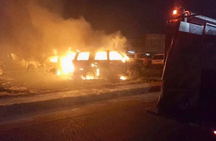 Desde la madrugada se comenzaron a reportar el incendio de vehículos e incluso unidades de transporte de personal desde Celaya, Villagrán, Juventino Rosas y cerca de Salamanca.