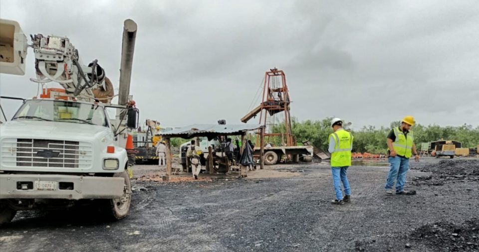 La Coordinadora Nacional de Protección Civil (CNPC) y la Comisión Federal de Electricidad dieron inicio a la nueva etapa de trabajos de rescate en la mina “El Pinabete”, en Coahuila, donde 10 trabajadores quedaron atrapados luego de una inundación.