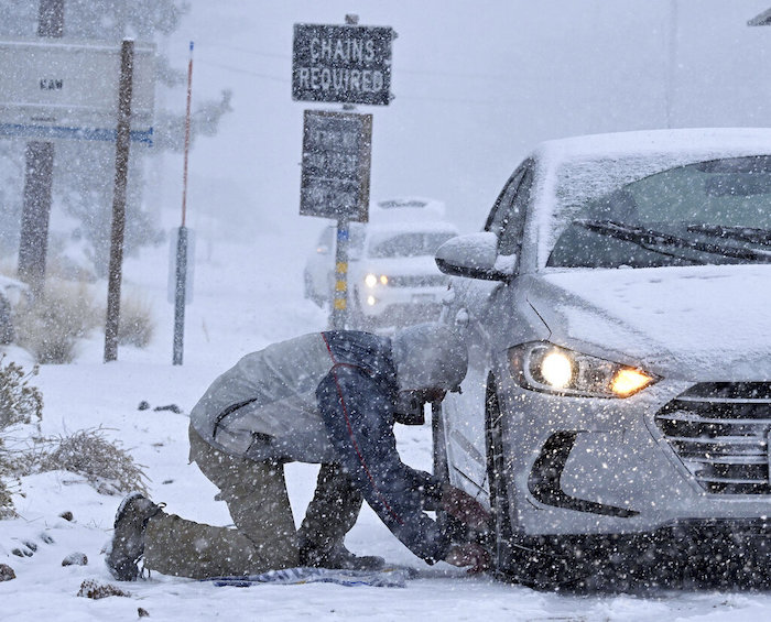 Escena de la tormenta invernal cerca de Wrightwood, California, el 12 de diciembre de 2022.