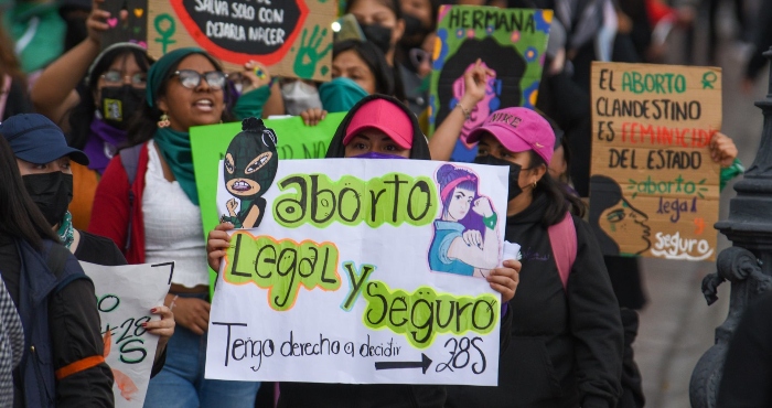 En el marco del Día de Acción Global para el Acceso al Aborto Legal y Seguro 28S colectivos feministas marcharon en la ciudad de Toluca para exigir la despenalización del aborto en el Estado de México.