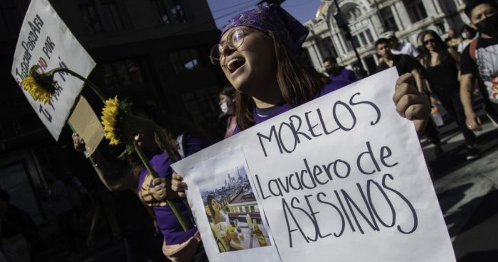 Familiares y colectivas feministas marcharon el pasado 7 de noviembre desde el Monumento a la Revolución hacia la Fiscalía Especializada en Feminicidios con el fin de exigir justicia por Ariadna Fernanda López Díaz, cuyo cuerpo fue localizado en Morelos.