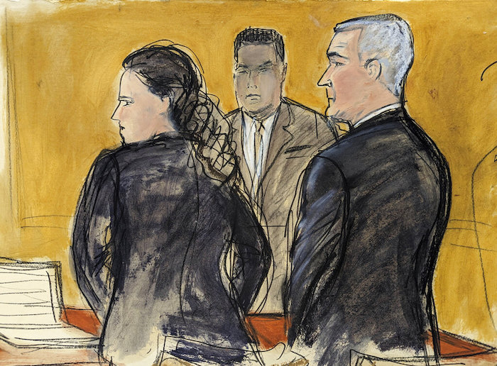 Es este dibujo del tribunal de Nueva York, el viernes 17 de febrero de 2023, Genaro García Luna (derecha) y su abogada Valerie Gotlieb (izquierda) durante el juicio al exsecretario de Seguridad Pública de México.