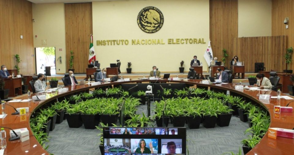 Una sesión extraordinaria del Instituto Nacional Electoral (INE).