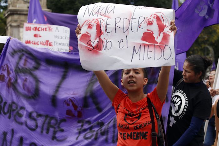 Cientos de mujeres participaron en la denominada "Marcha de la putas" para exigir a las autoridades alto a los feminicidios y violencia hacia las mujeres, así cono la activación de Alerta de Género en Puebla.