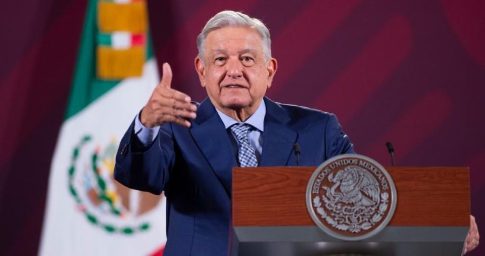 El Presidente Andrés Manuel López Obrador envió esta mañana un contundente mensaje al Ejército mexicano, luego de que cinco jóvenes fueran atacados y asesinados por militares el fin de semana pasado en Nuevo Laredo, Tamaulipas: "No se debe de permitir la ejecución de nadie. Ya no estamos en el tiempo de 'mátalos en caliente' o 'remátalos'". 