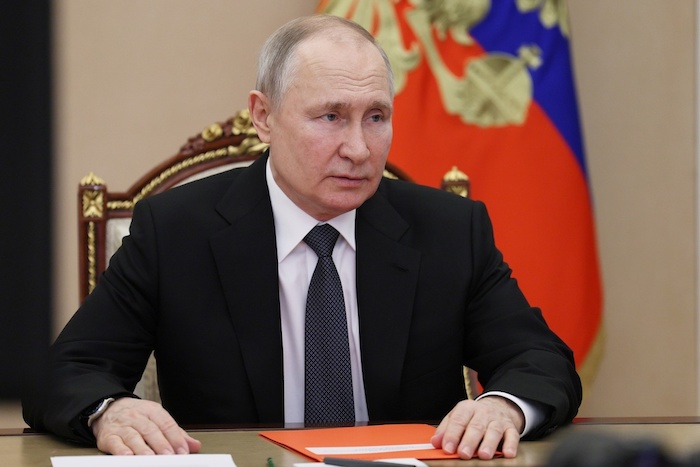 El Presidente ruso Vladímir Putin preside una reunión del Consejo de Seguridad mediante videoconferencia el viernes 14 de abril de 2023, en Moscú, Rusia.