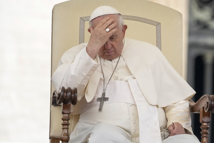 El Papa Francisco durante su audiencia general semanal el miércoles 17 de mayo de 2023 en la Plaza de San Pedro, en el Vaticano.