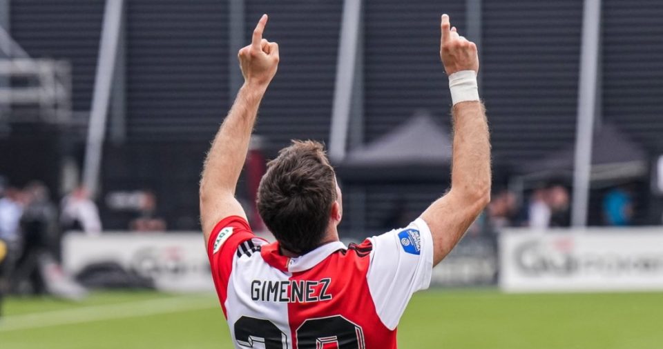 Pese a ser su primera campaña en el futbol de Europa, el delantero Santiago Giménez se acopló muy bien en el cuadro del Feyenoord y hasta el momento se convirtió en el hombre gol del equipo.